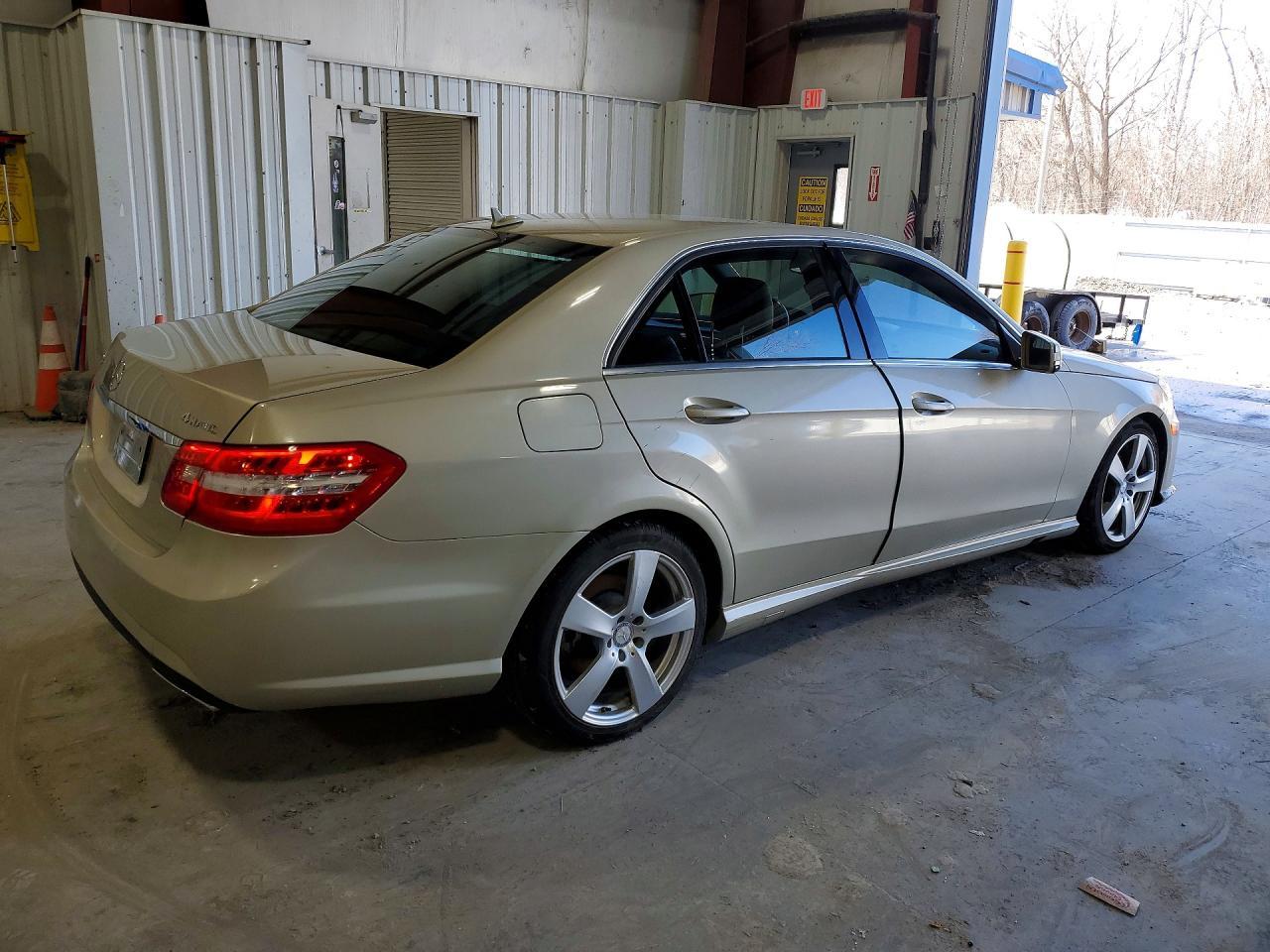 2010 Mercedes-Benz E 350 4Matic - Фото 3