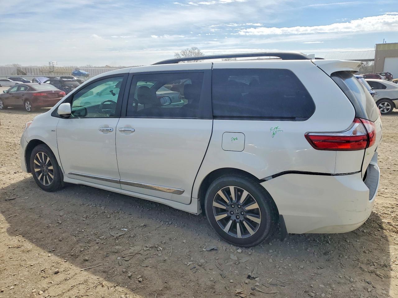 2018 Toyota Sienna Xle Premium 7-Passenger - Фото 2
