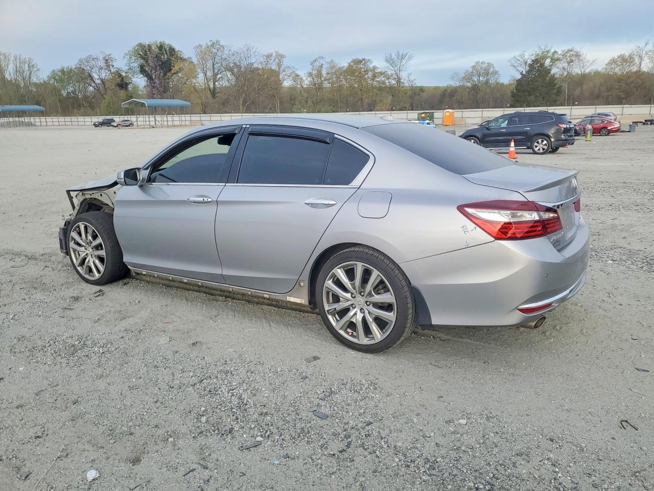 2017 Honda Accord Touring - Фото 2