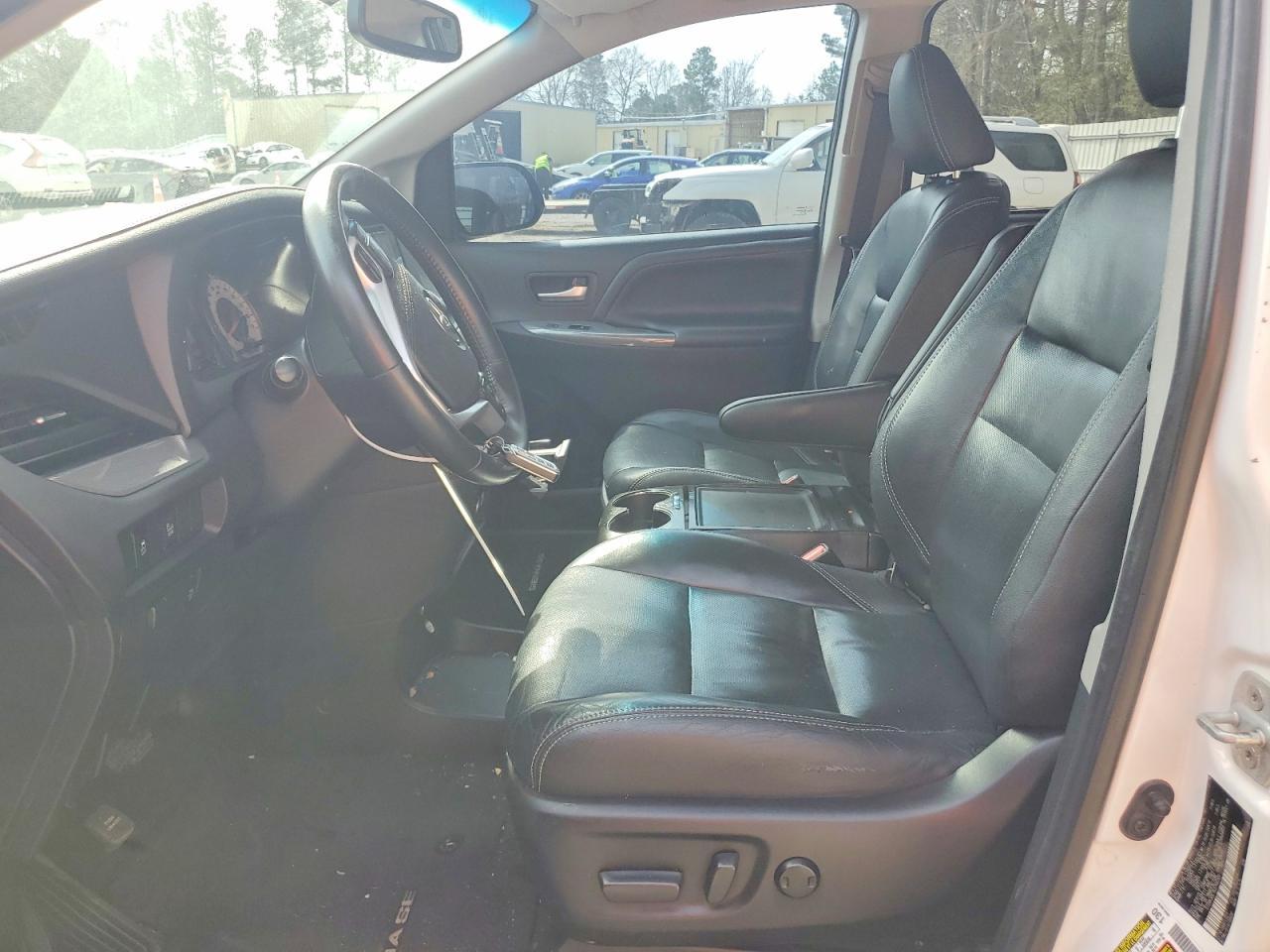 2016 Toyota Sienna Se 8-Passenger - Фото 7