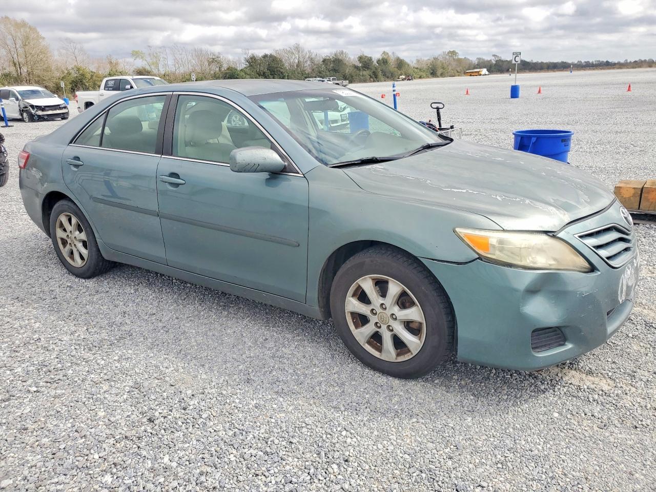 2010 Toyota Camry Le V6 - Фото 4