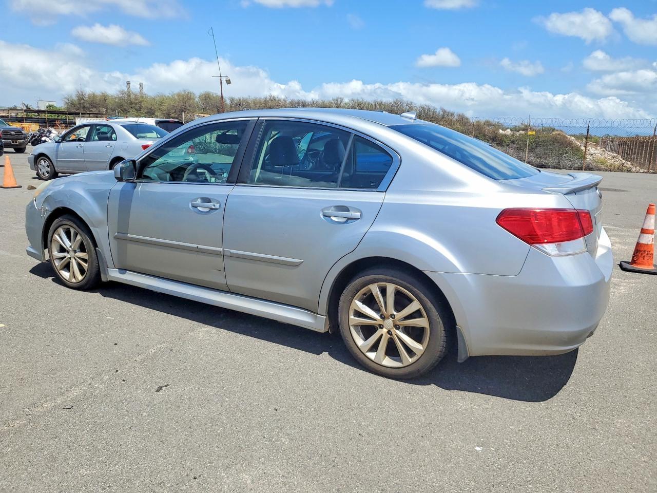 2013 Subaru Legacy 2.5I Limited - Фото 2