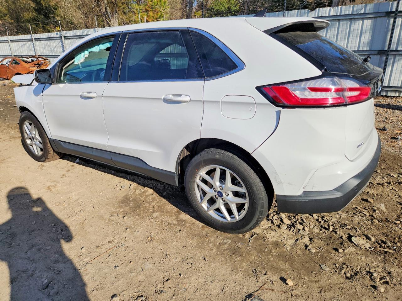 2022 Ford Edge Sel - Image 2