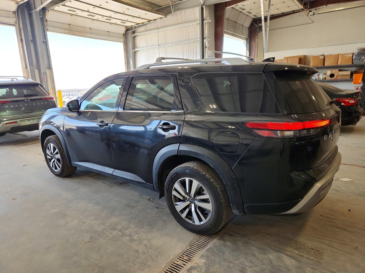 2023 Nissan Pathfinder Sl - Фото 2