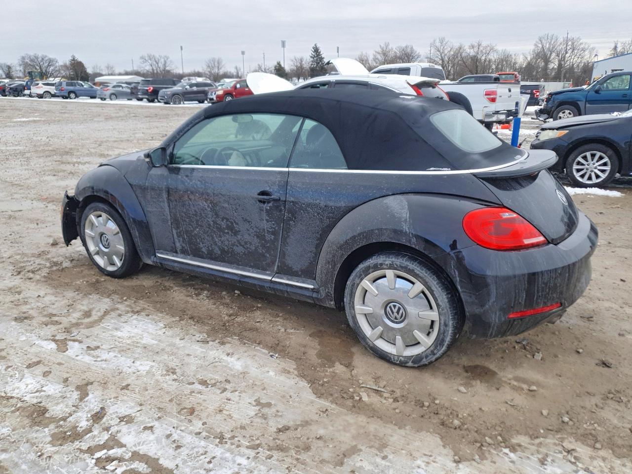 2013 Volkswagen Beetle - Фото 2
