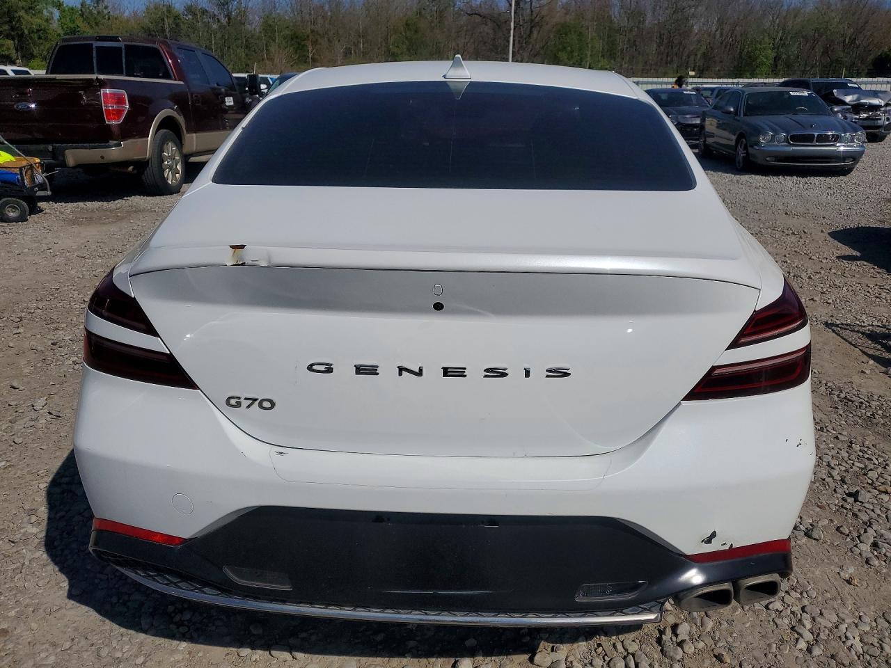 2022 Genesis G70 2.0T - Image 6