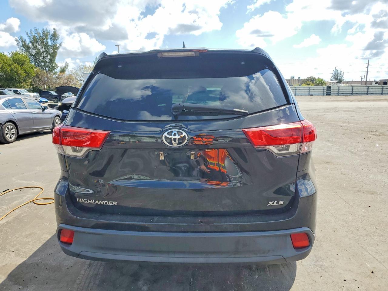 2019 Toyota Highlander Xle - Image 6