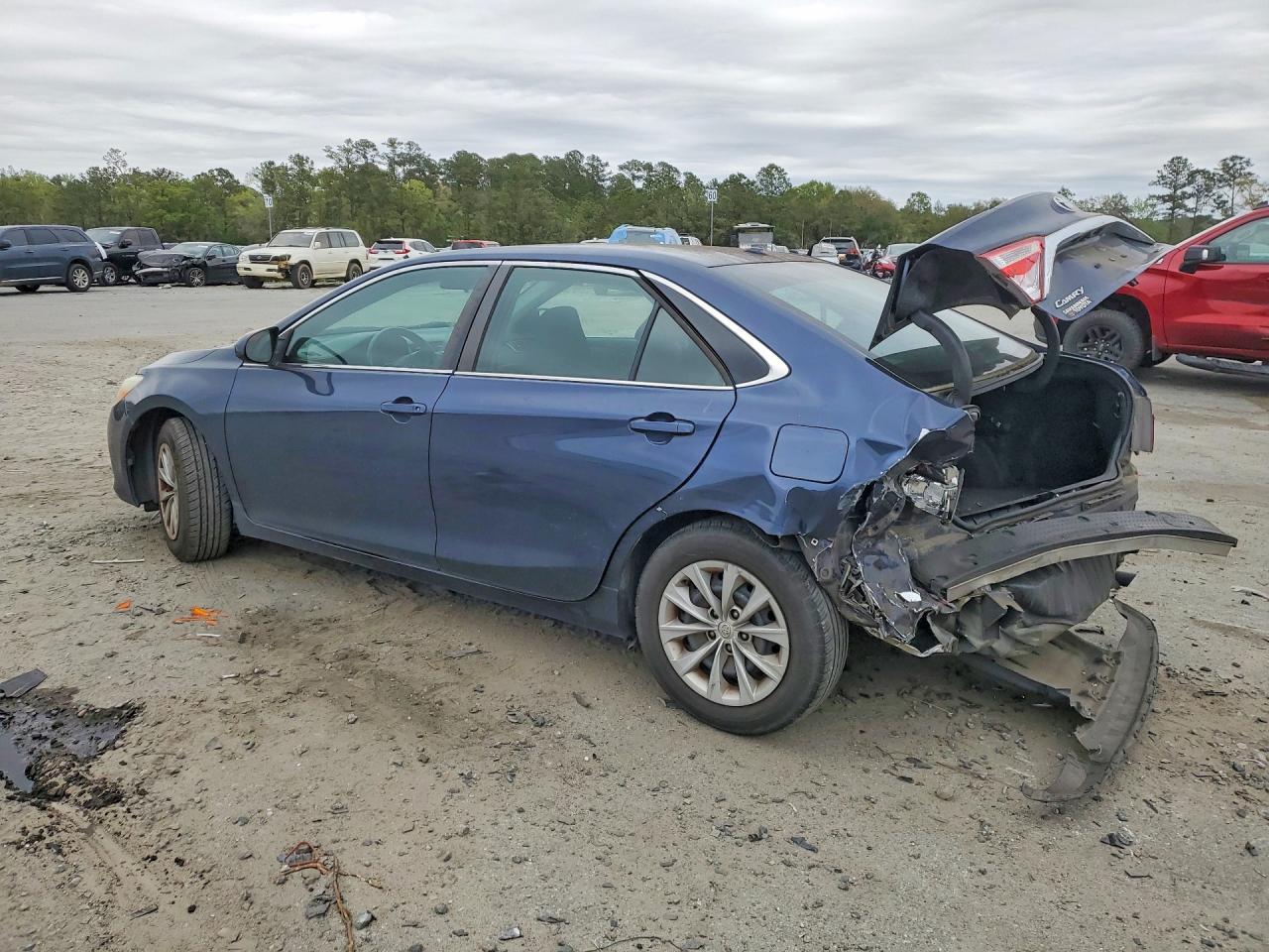 2015 Toyota Camry Le - Image 2