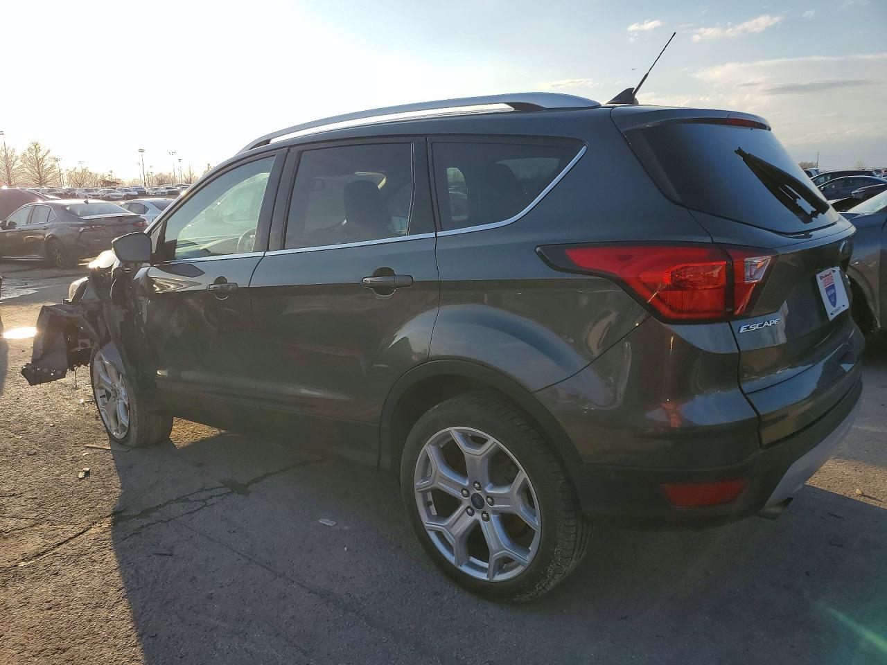 2019 Ford Escape Titanium - Фото 2