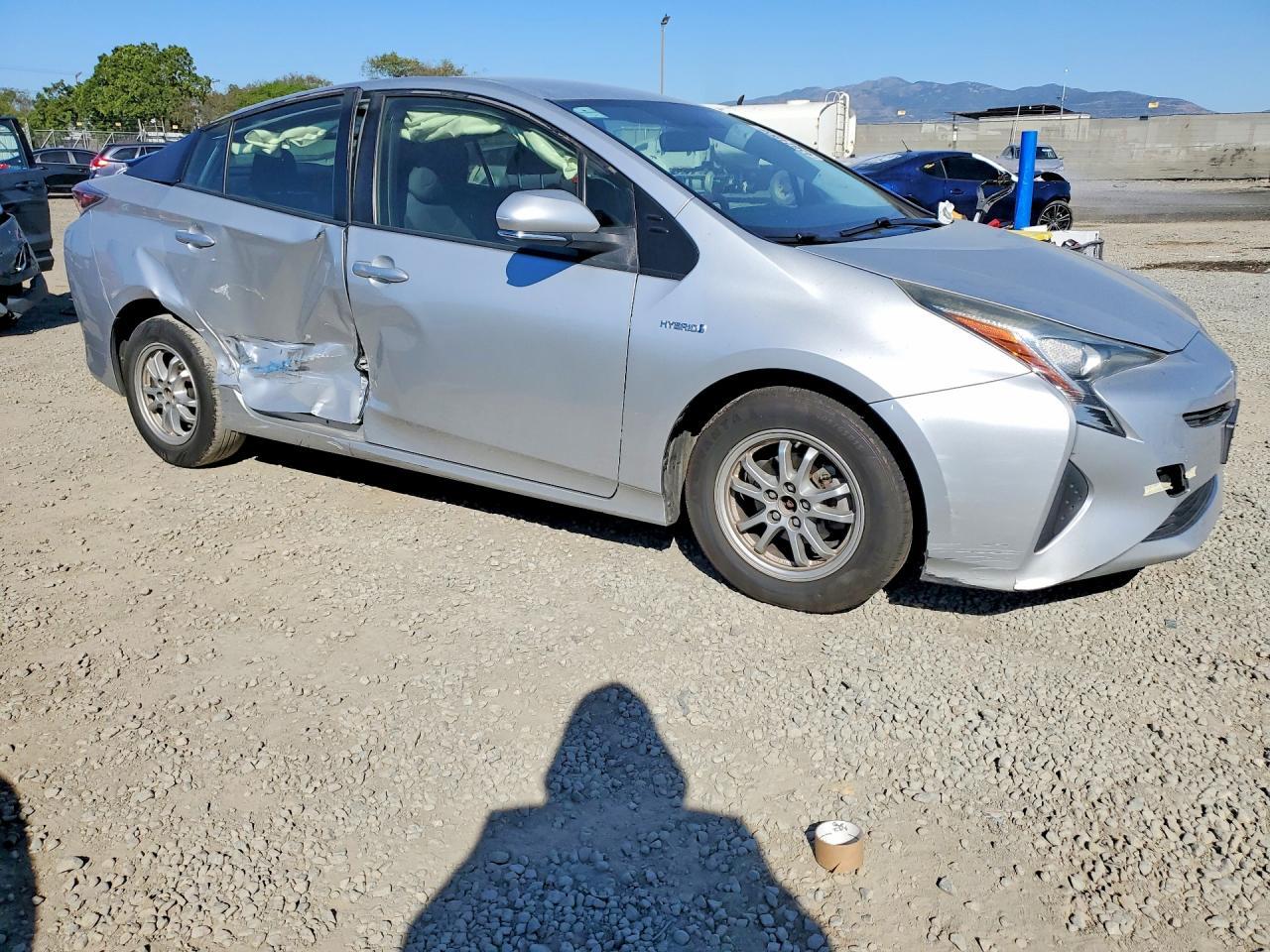 2016 Toyota Prius Two - Фото 4