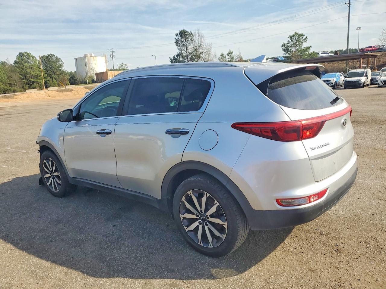 2019 Kia Sportage Ex - Image 2