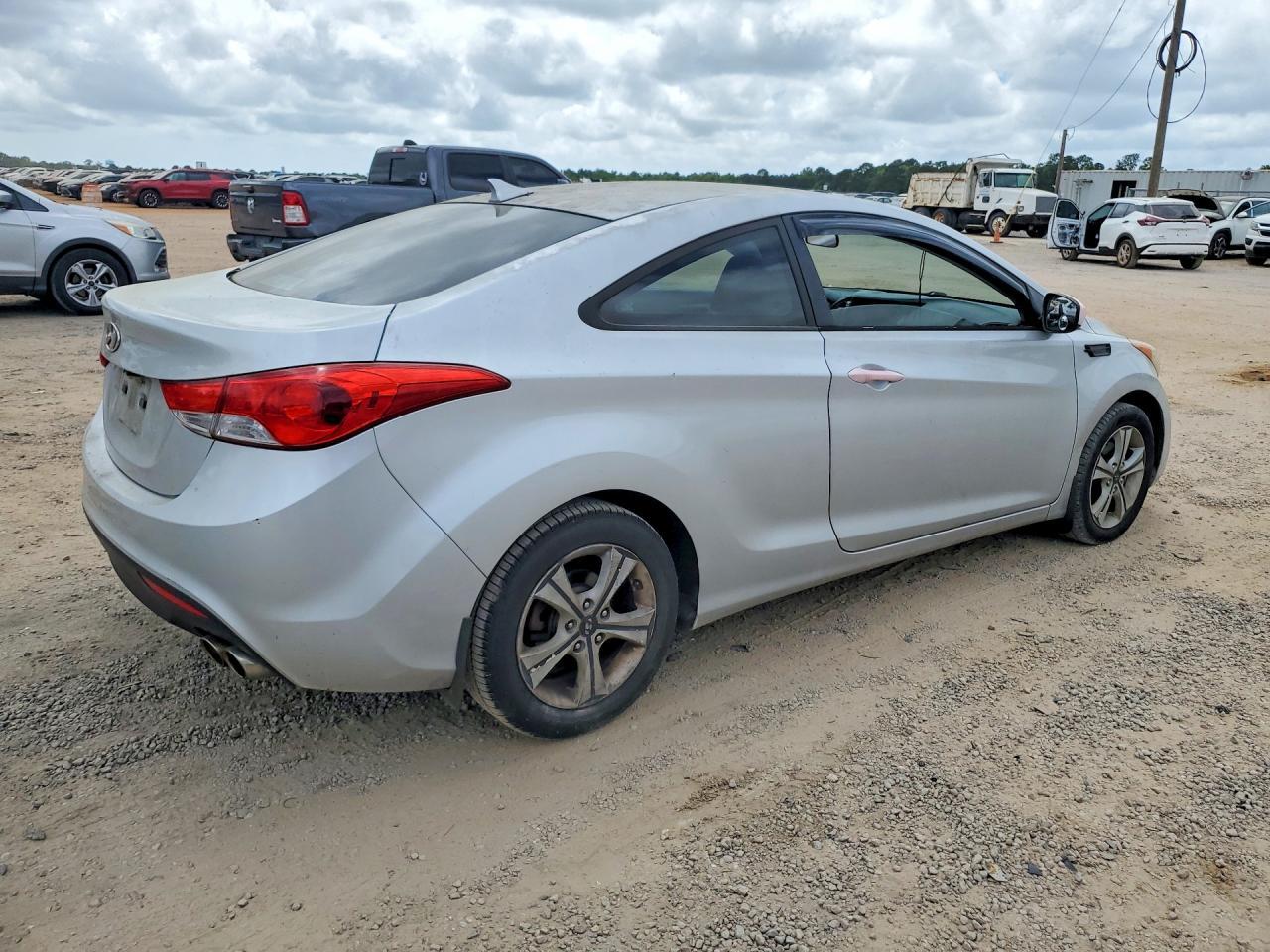 2013 Hyundai Elantra Coupe Gs - Image 3