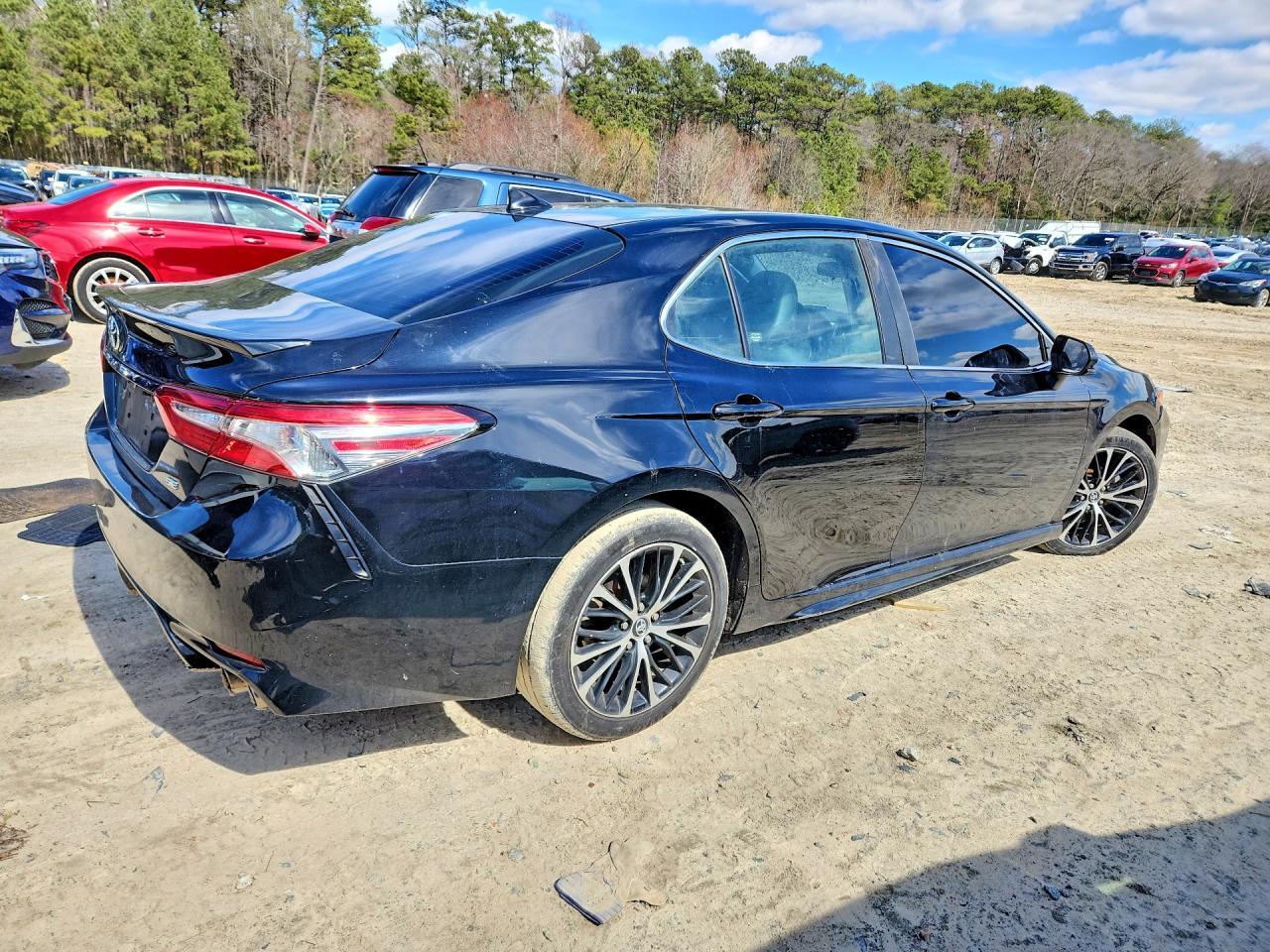 2019 Toyota Camry Se - Image 3