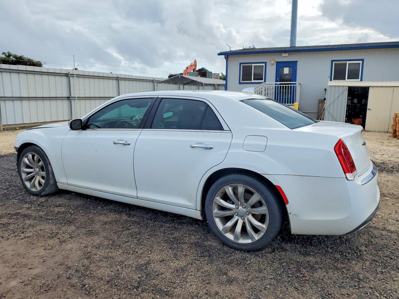 2017 Chrysler 300C - Фото 2