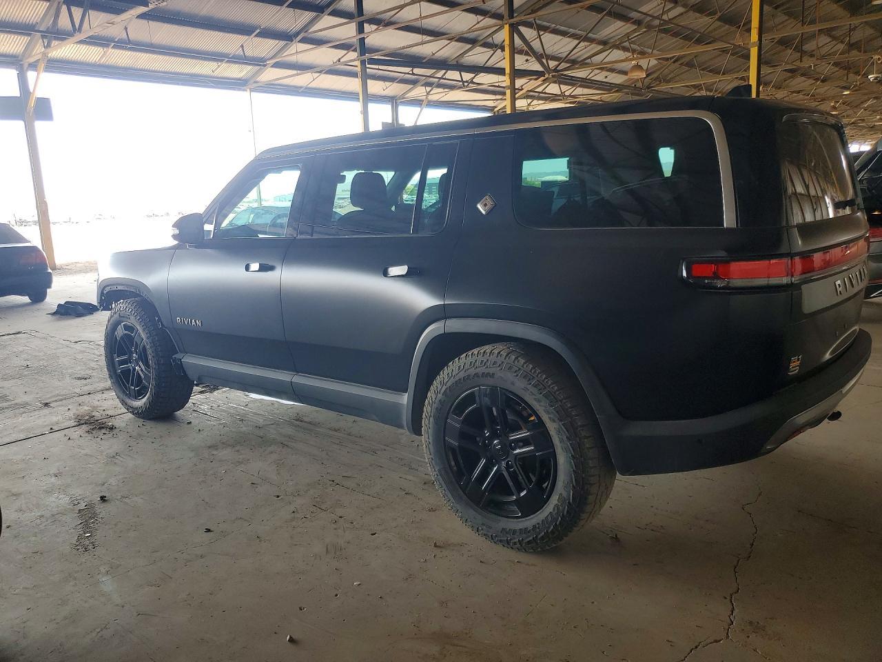 2023 Rivian R1S Adventure - Фото 2