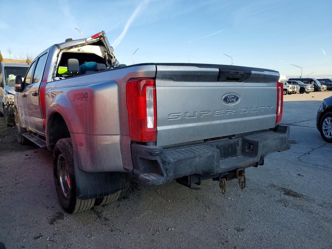 2024 Ford F350 Super Duty - Фото 2