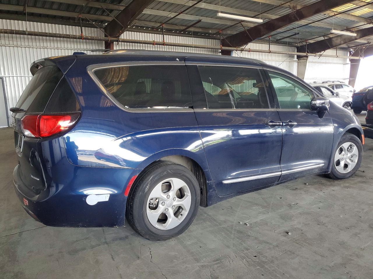 2018 Chrysler Pacifica Hybrid Limited - Фото 3