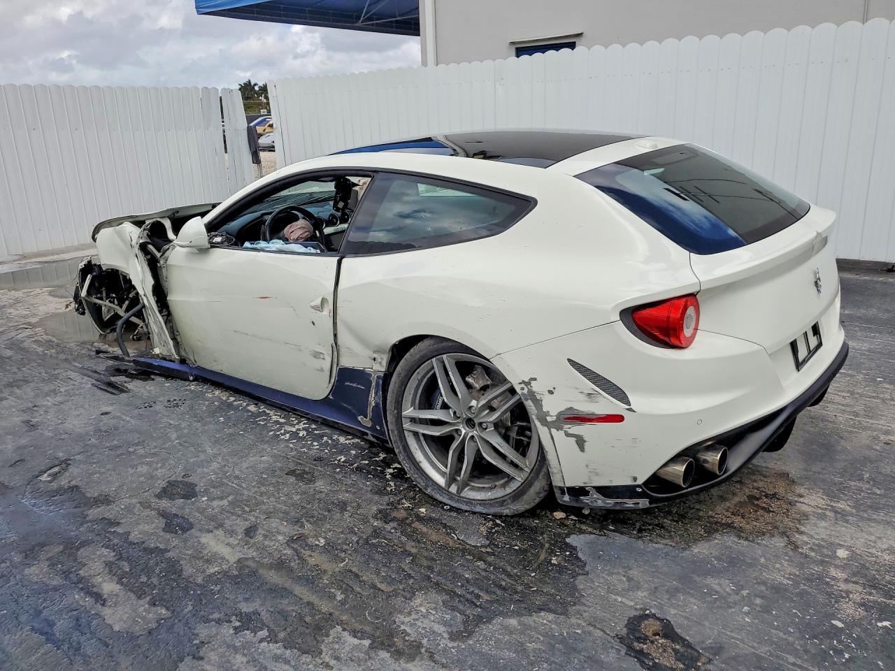 2015 Ferrari Ff - Image 2