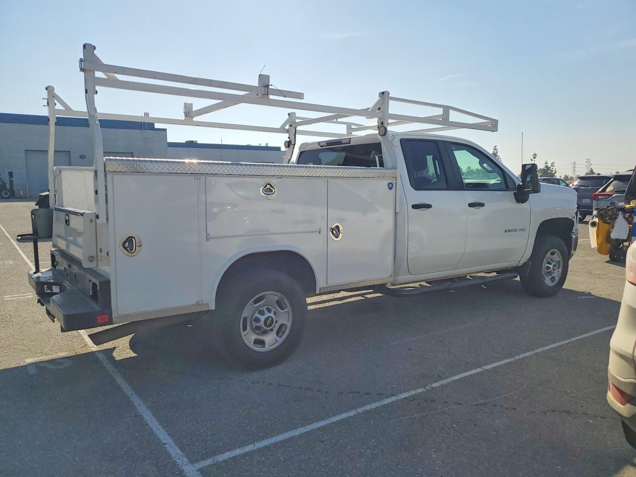 2022 Chevrolet Silverado C2500 Heavy Duty - Фото 3