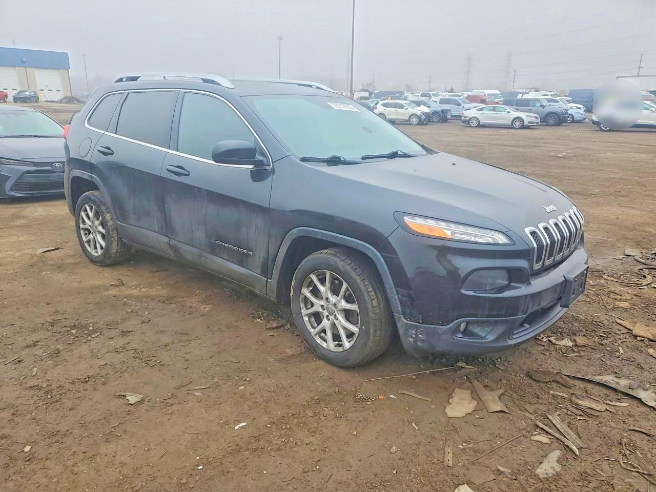 2016 Jeep Cherokee Latitude - Image 4