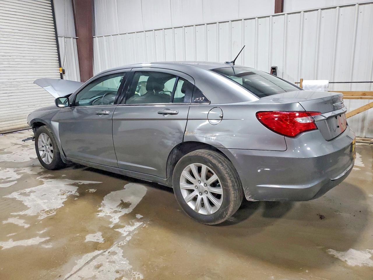2011 Chrysler 200 Touring - Фото 2