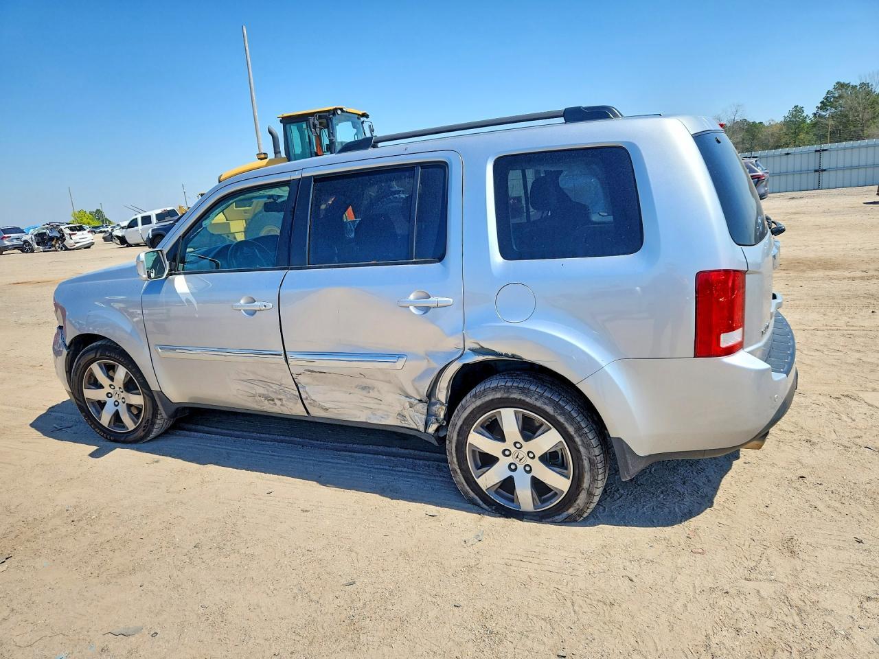 2015 Honda Pilot Touring - Image 2
