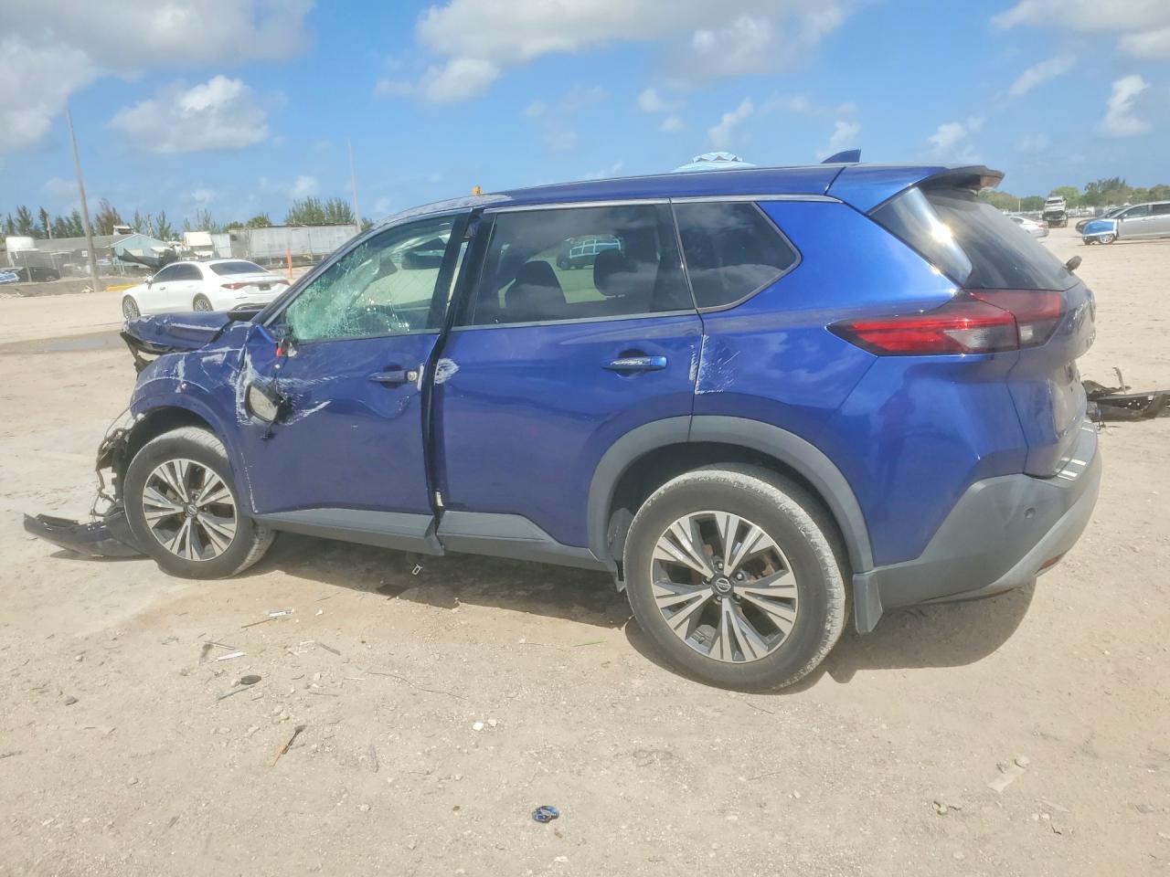 2021 Nissan Rogue Sv - Фото 2