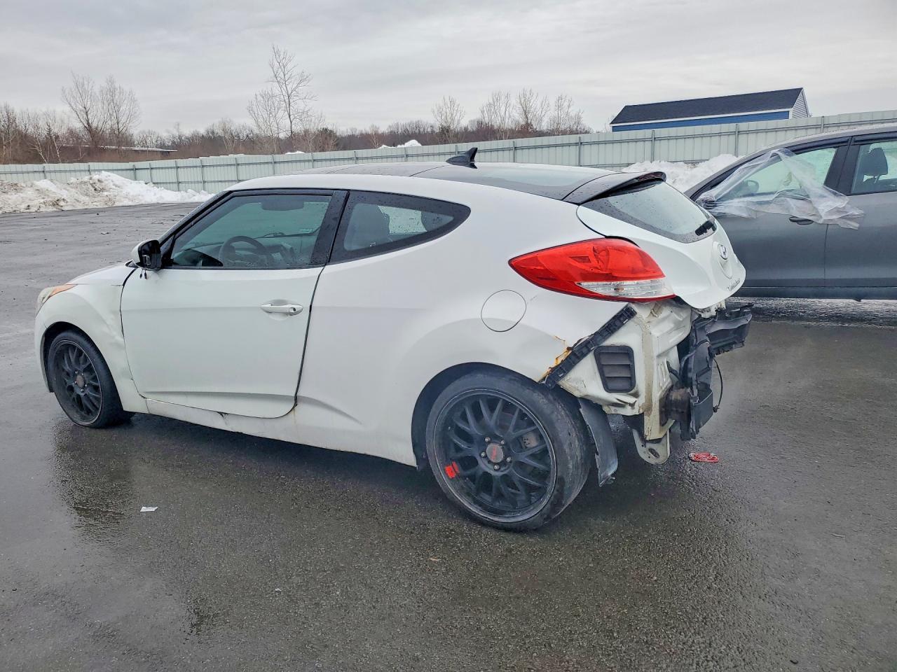 2013 Hyundai Veloster Base - Фото 2
