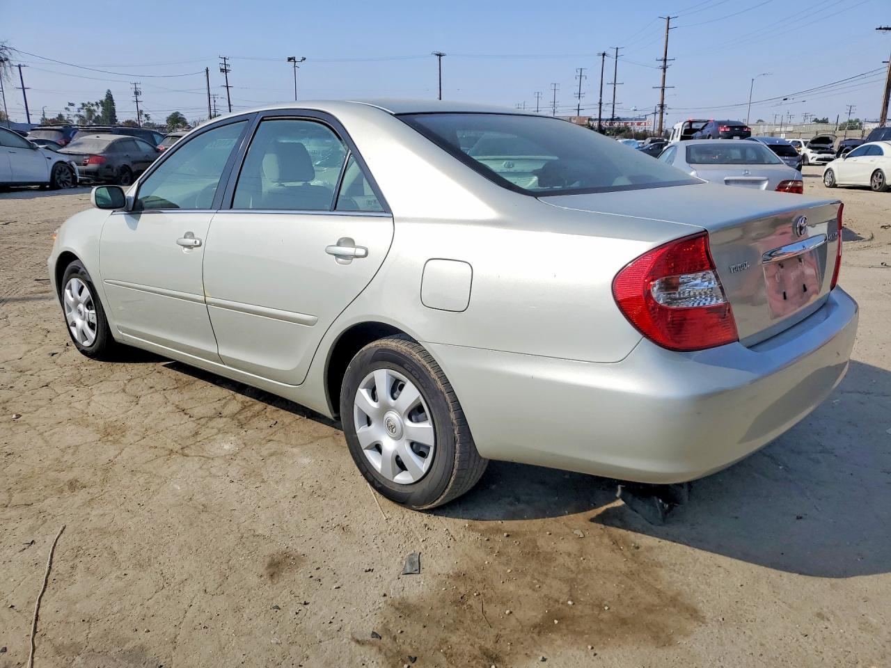 2002 Toyota Camry Le - Фото 2