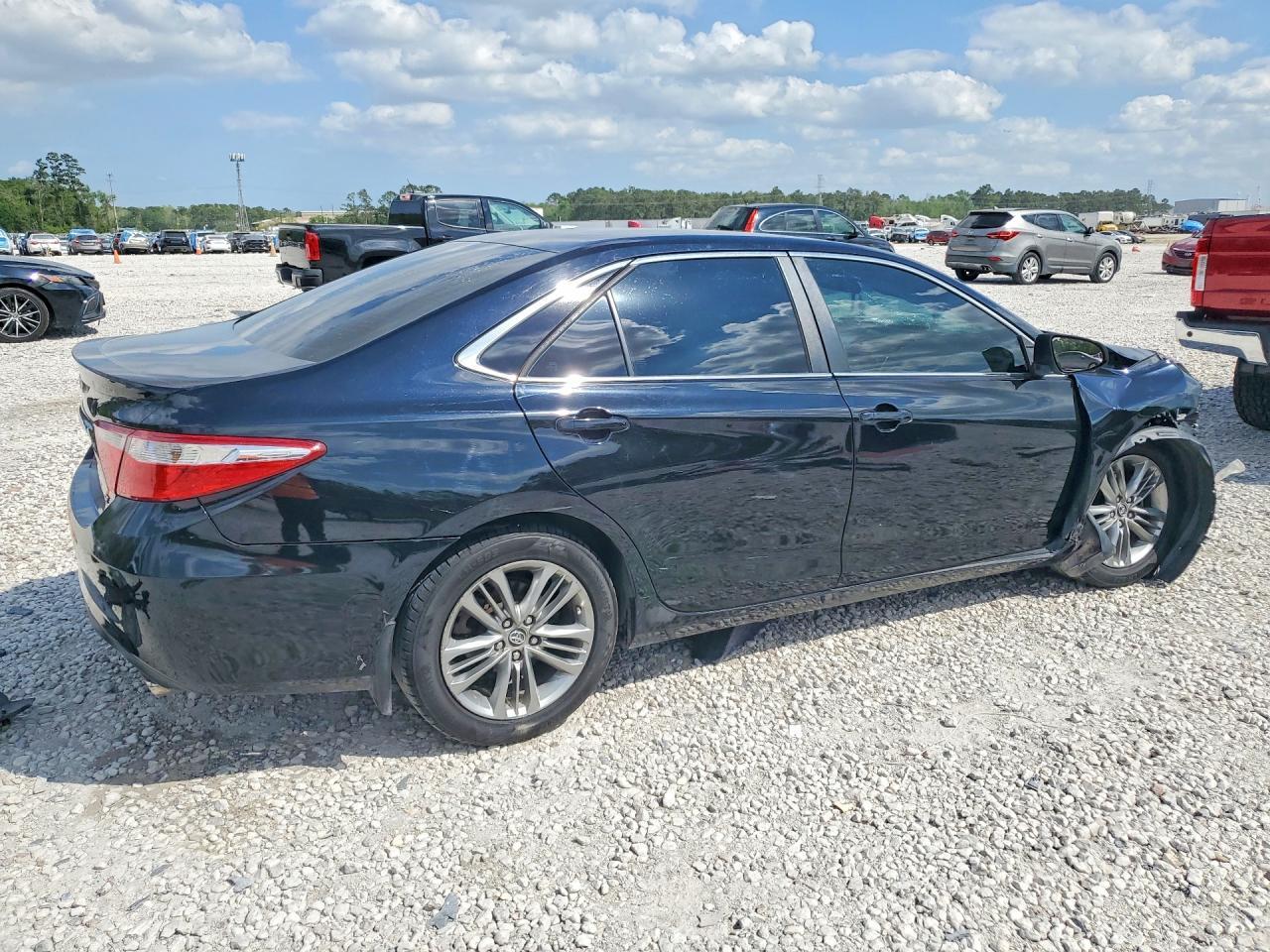 2017 Toyota Camry Se - Фото 3