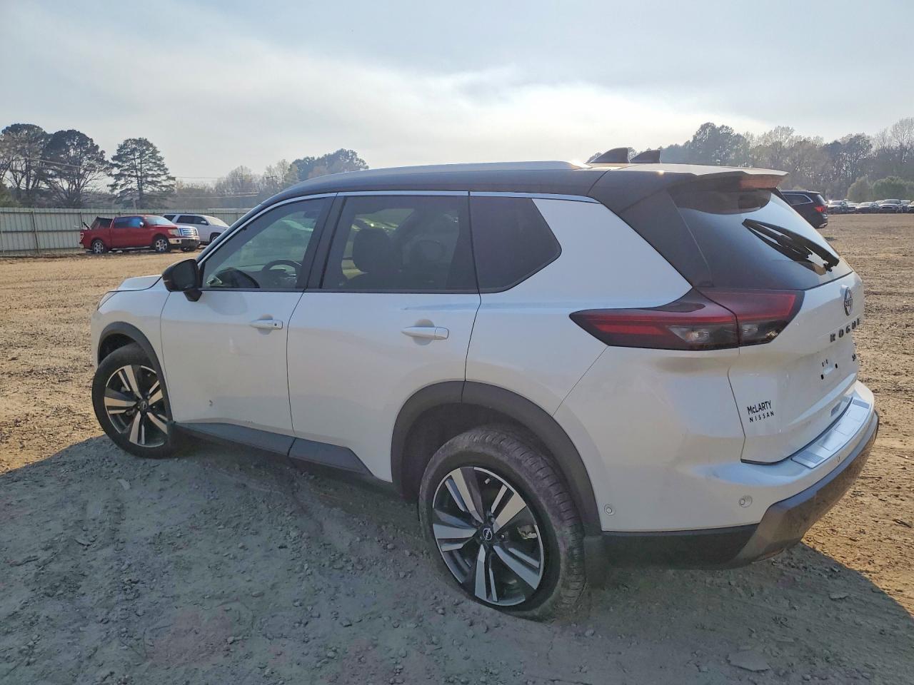 2025 Nissan Rogue Sl - Image 2