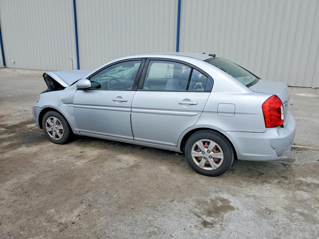 2010 Hyundai Accent Gls - Image 2