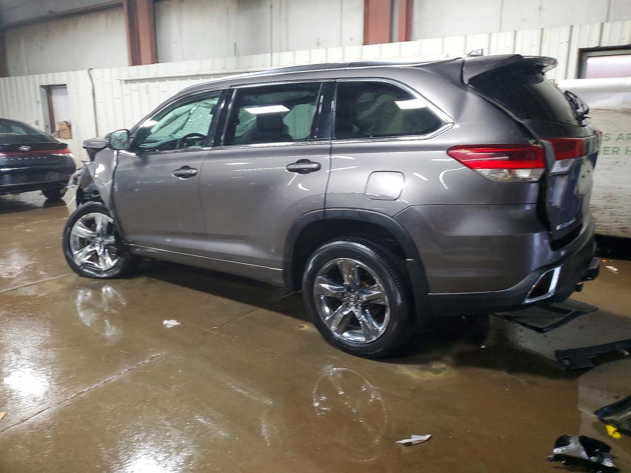2018 Toyota Highlander Limited Platinum - Фото 2