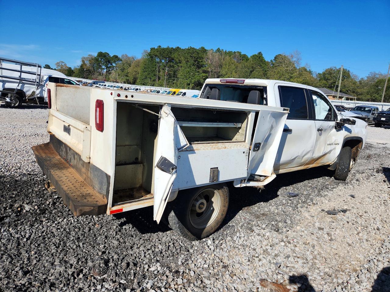 2021 Chevrolet Silverado K3500 - Image 3