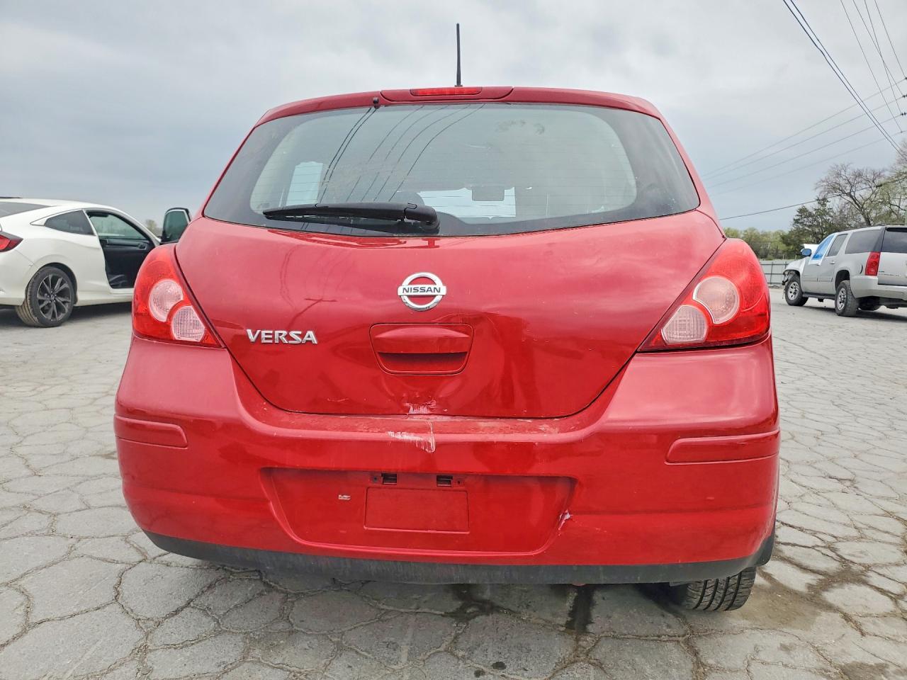 2012 Nissan Versa 1.8 S - Image 6