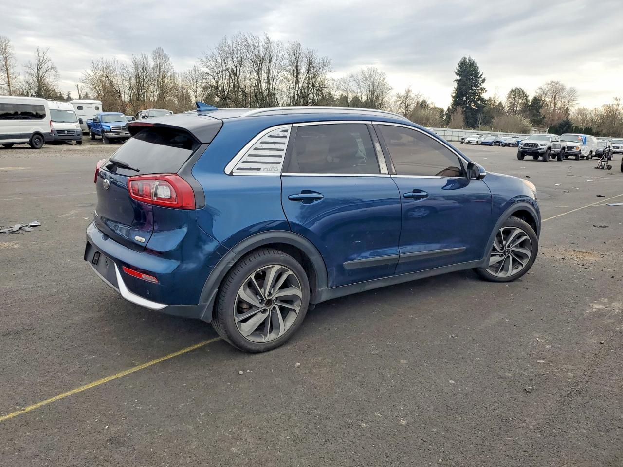 2017 Kia Niro Touring - Image 3