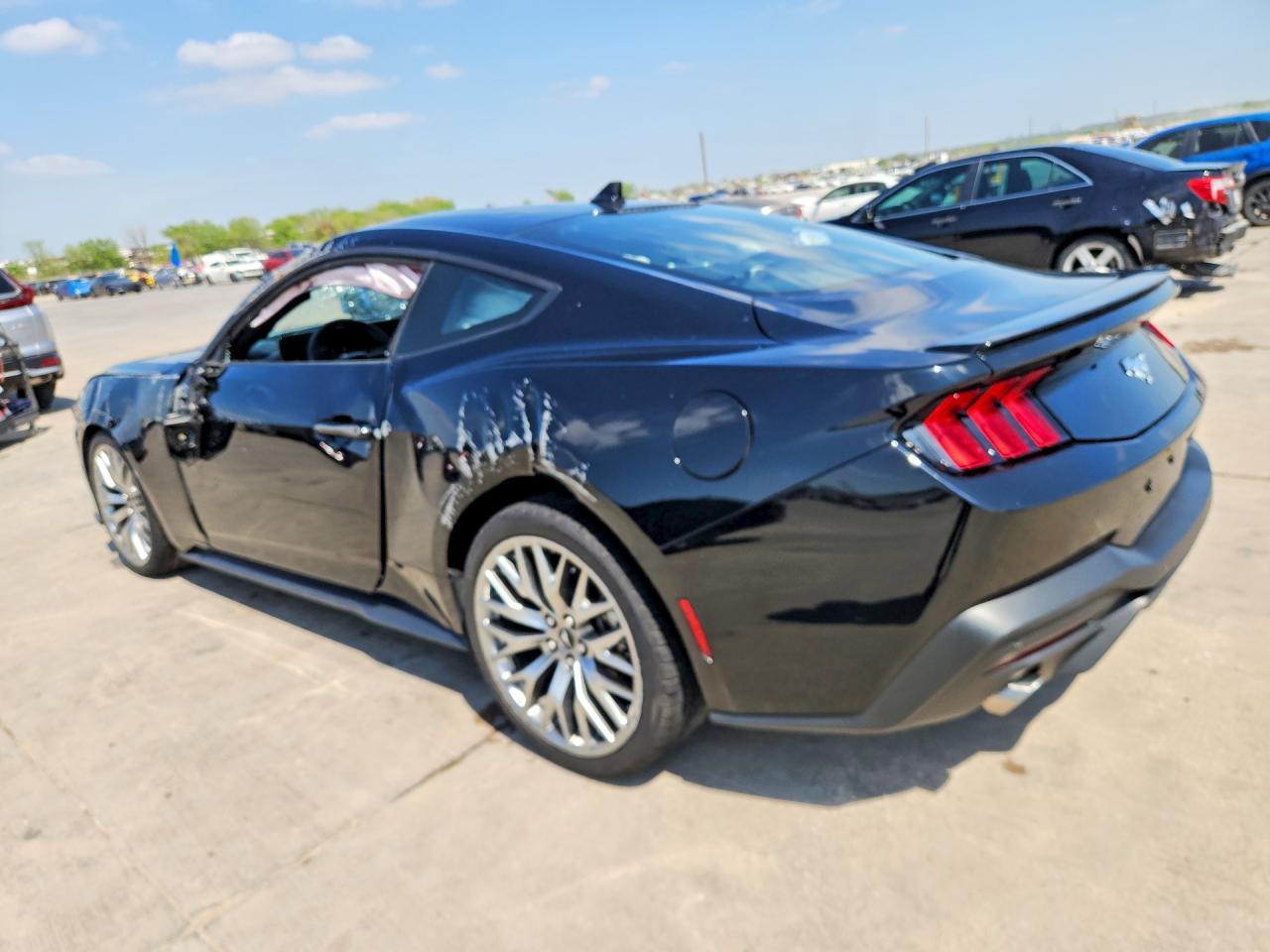 2025 Ford Mustang - Фото 2