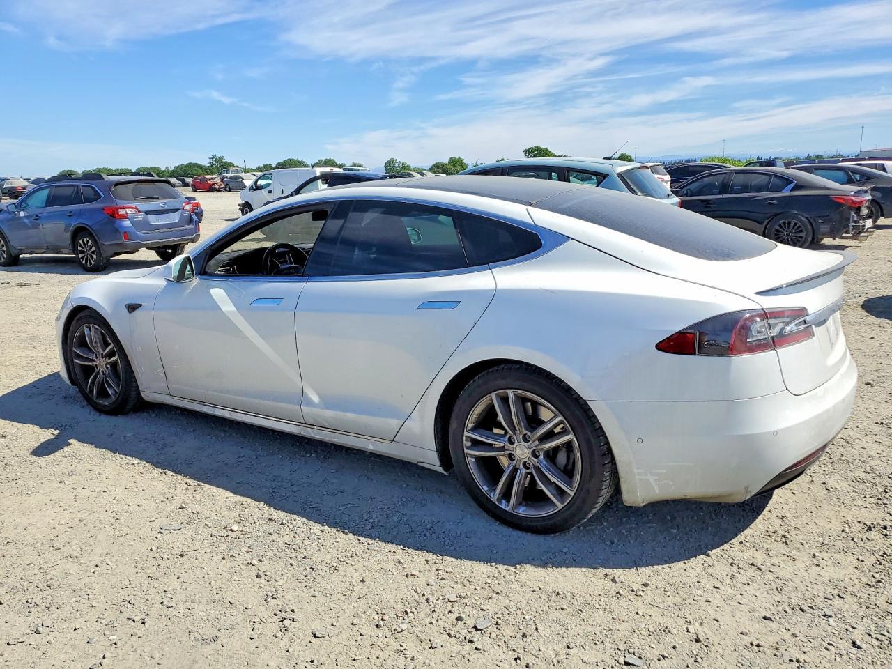 2016 Tesla Model S - Image 2