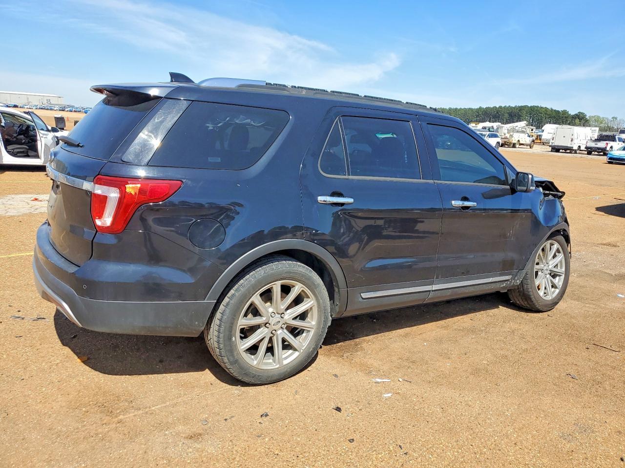2017 Ford Explorer Limited - Image 3