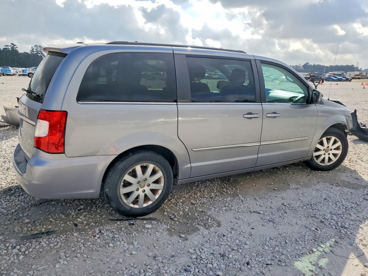 2014 Chrysler Town & Country Touring - Фото 3
