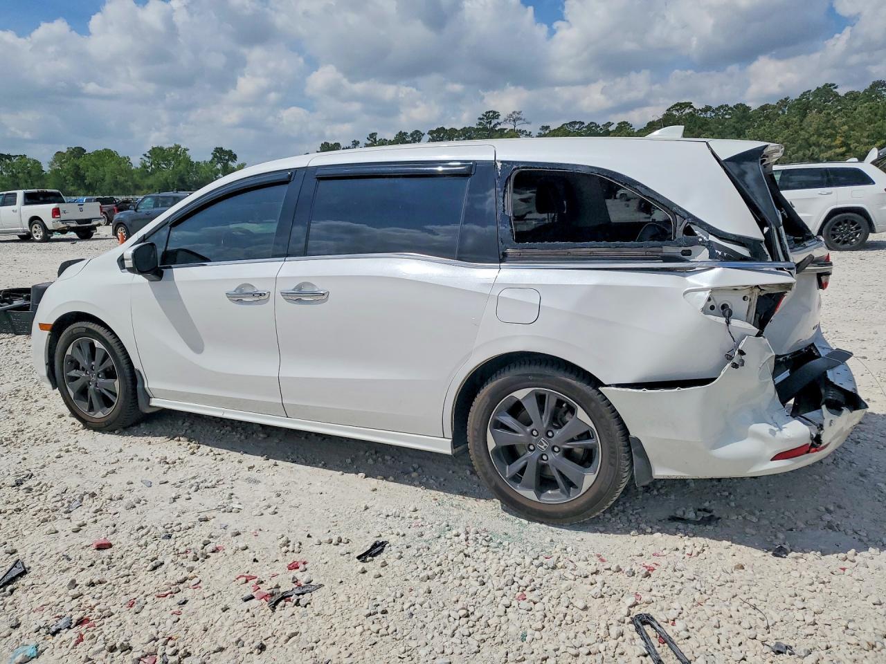 2024 Honda Odyssey Elite - Image 2