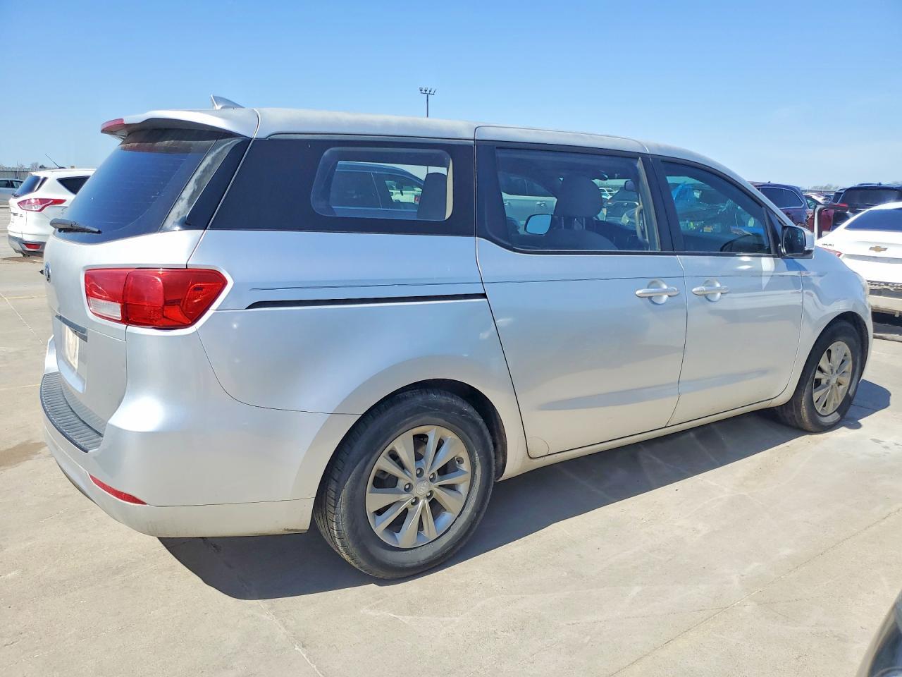 2017 Kia Sedona - Фото 3