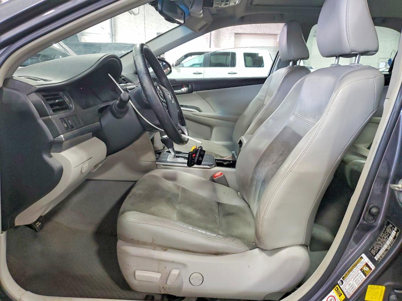 2012 Toyota Camry Hybrid Xle - Image 7