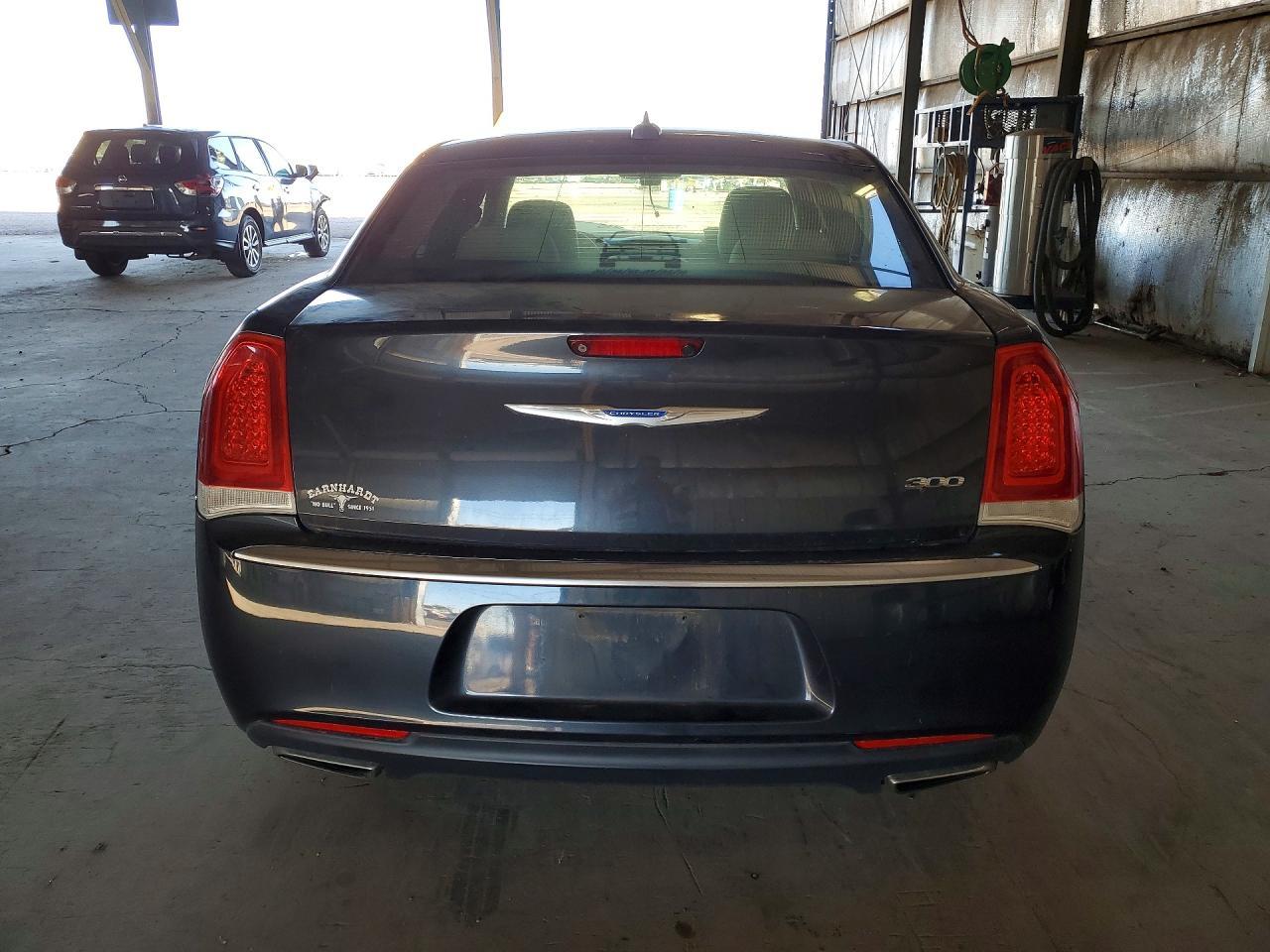 2018 Chrysler 300 Touring - Image 6