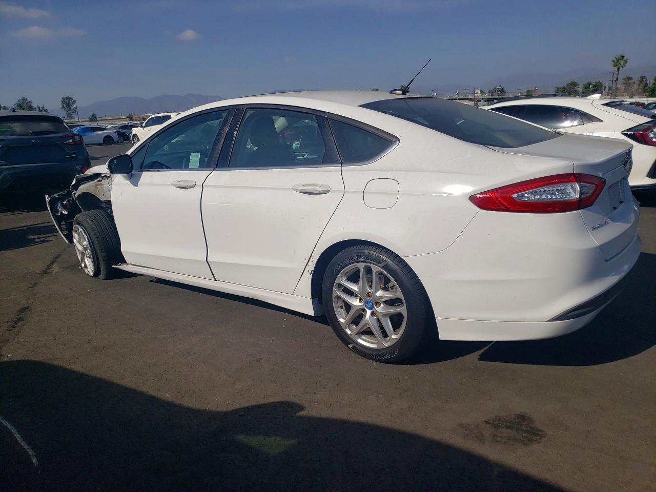 2013 Ford Fusion Se - Фото 2