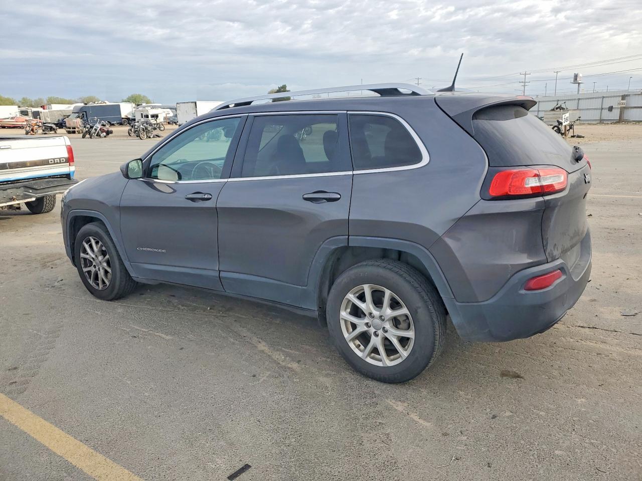 2017 Jeep Cherokee Latitude - Фото 2