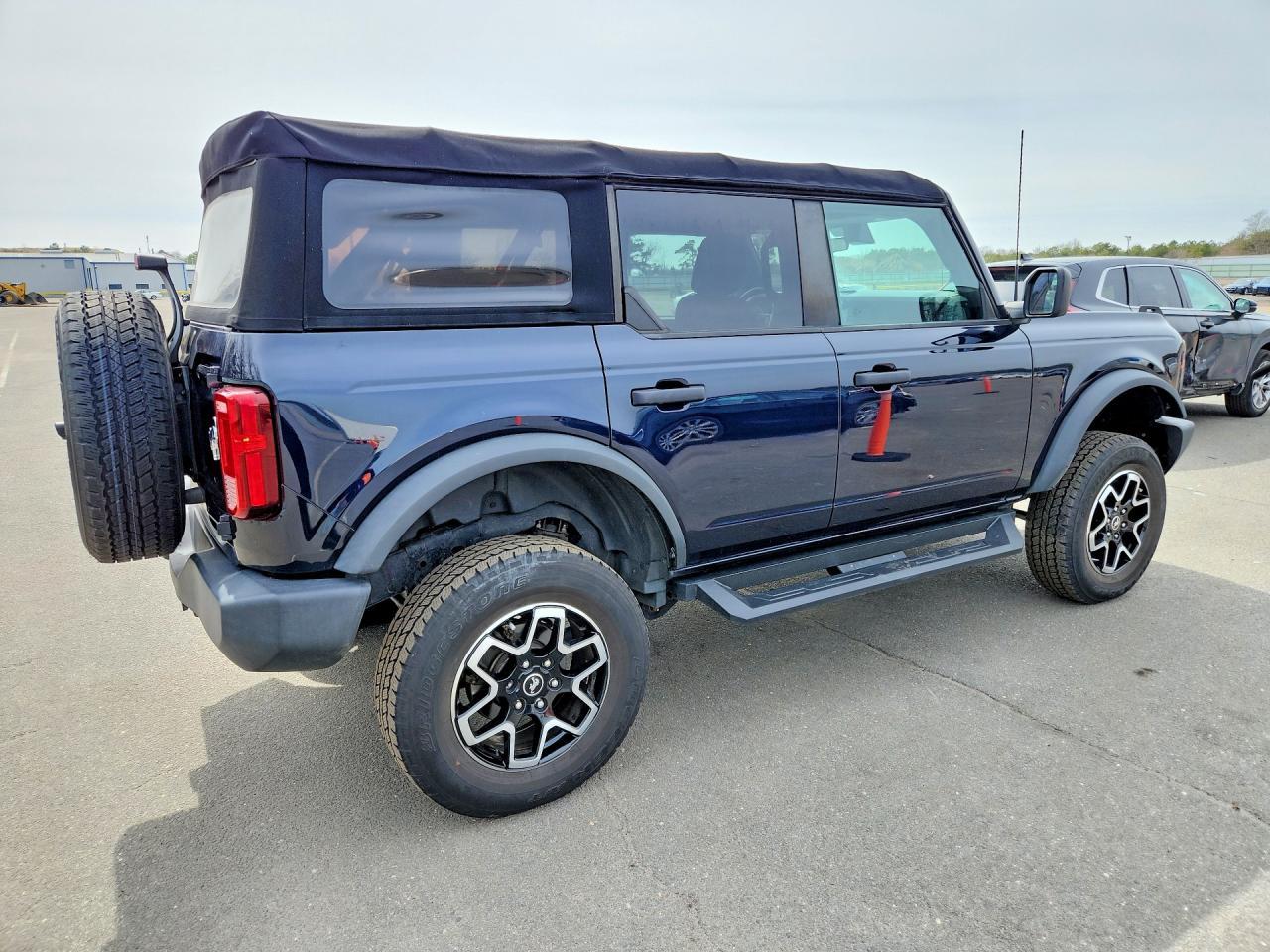 2021 Ford Bronco Base - Image 3