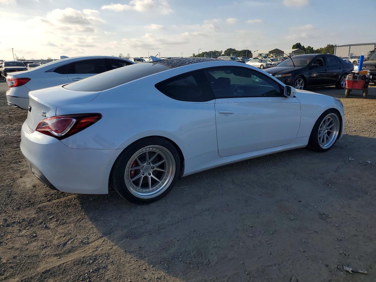 2014 Hyundai Genesis Coupe 3.8 R-Spec - Фото 3