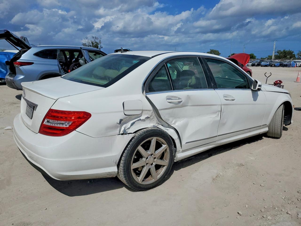 2014 Mercedes-Benz C 250 - Фото 3