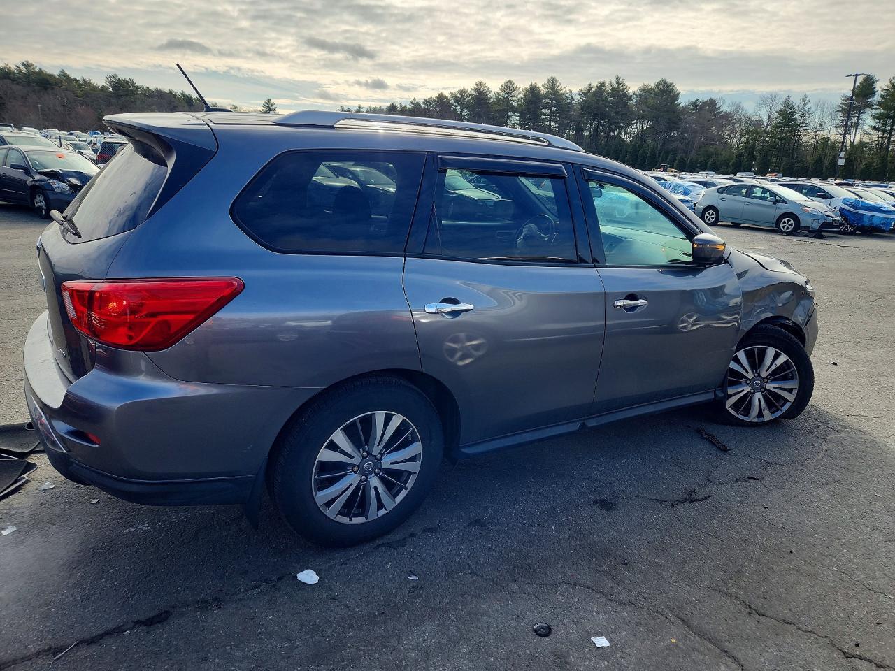 2018 Nissan Pathfinder - Image 3